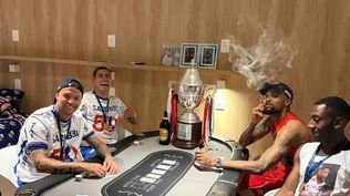 Nicolás López, Oliva, Mejía y Carneiro en la mesa de poker