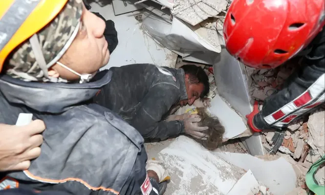 Un milagro: rescataron una niña 91 horas después del sismo en Turquía