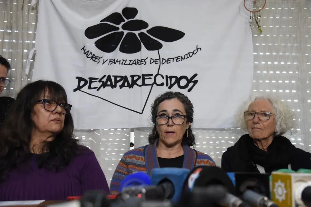 Conferencia de prensa de la antropóloga Alicia Lusiardo sobre nuevos descubrimientos de los restos hallados en el Batallón N° 14