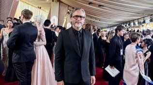 Un uruguayo suelto en la alfombra roja del Oscar 2025: Fede Álvarez llegó a la ceremonia por la nominada Alien: Romulus
