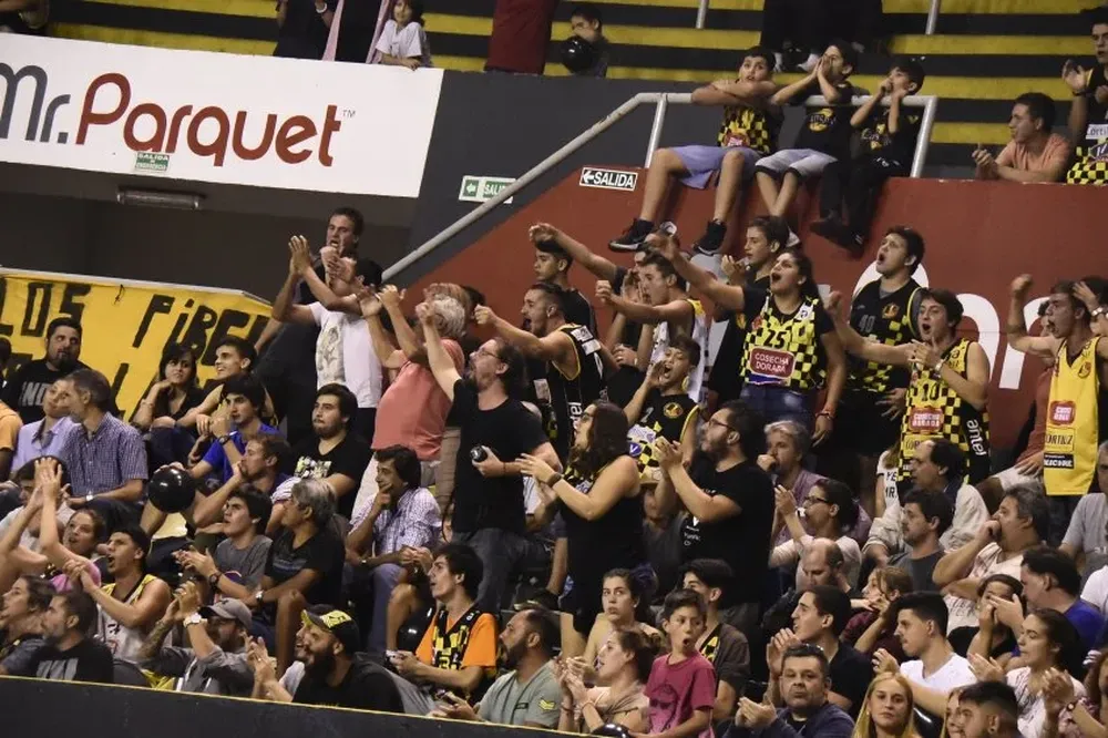 Hinchada de Larre Borges