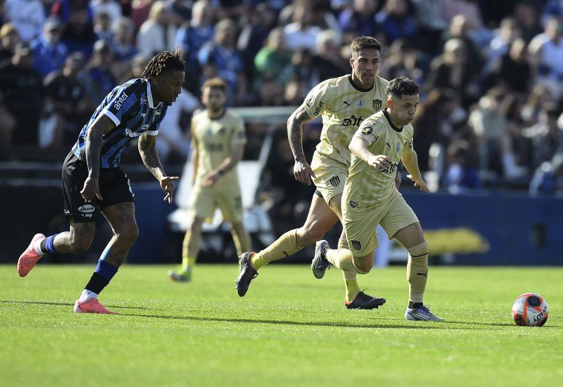 Leonardo Fernández de Peñarol y Abel Hernández de Liverpool por el Torneo Clausura