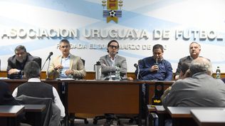 La AUF volvió a modificar plazos de los llamados a licitación por los derechos de TV del fútbol uruguayo; ¿cuál fue la razón? La AUF volvió a modificar plazos de los llamados a licitación por los derechos de TV del fútbol uruguayo; ¿cuál fue la razón?