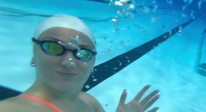 Nicole Frank en el agua de la piscina olímpica de París 2024