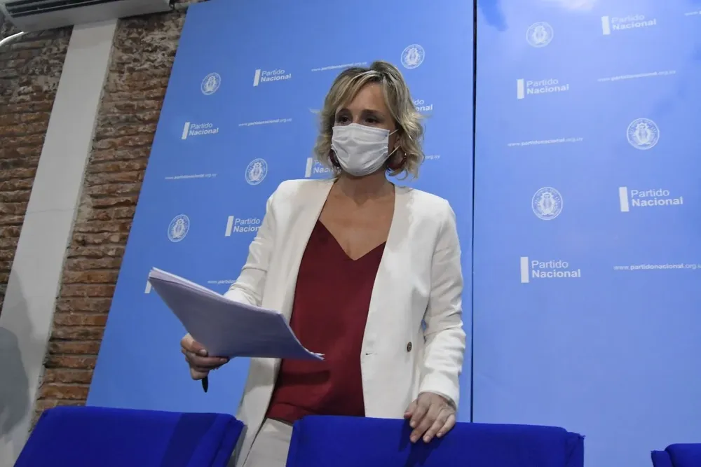 Laura Raffo apuntó contra la intendenta de Montevideo