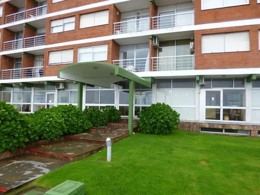 La propiedad tiene un área de superficie de 52 m² con 40 dm²