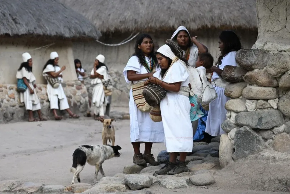 En la cosmovisión de los arhuacos, los seres humanos forman parte de un todo que abarca todas las formas de existir que hay en el mundo.