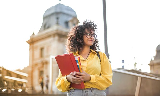 Existe un ranking que puntúa a los países con mayor número de personas recibidas de la educación superior. Pexels