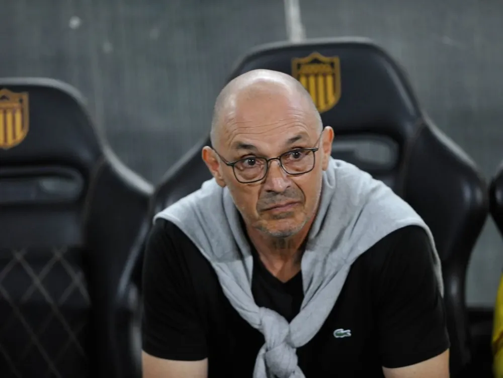 Alfredo Arias arma el puzzle de Peñarol