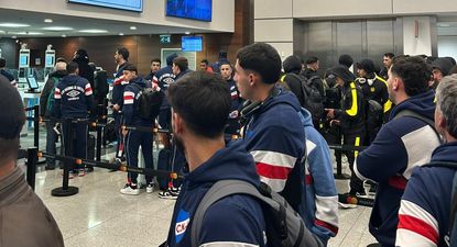 El inesperado encuentro de los planteles de Nacional y Peñarol en el Aeropuerto de Carrasco