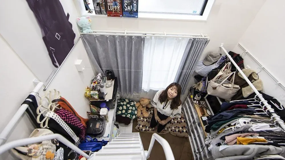 Hiroshi Sugano vive en un apartamento de 9m². Es uno de los jóvenes profesionales en Tokio que ha optado por vivir en casas diminutas pero bien ubicadas.