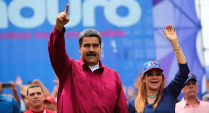 Nicolás Maduro, presidente de Venezuela, junto a la primera dama Cilia Flores durante el acto de este lunes en San Cristobal