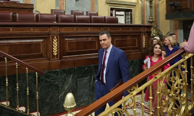 El presidente del Gobierno, Pedro Sánchez, y la vicepresidenta primera y ministra de Hacienda, María Jesús Montero.