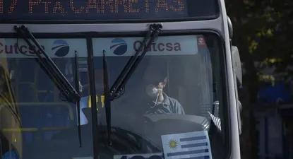 Los ómnibus llenos durante la pandemia y cómo controla el Ministerio de Transporte