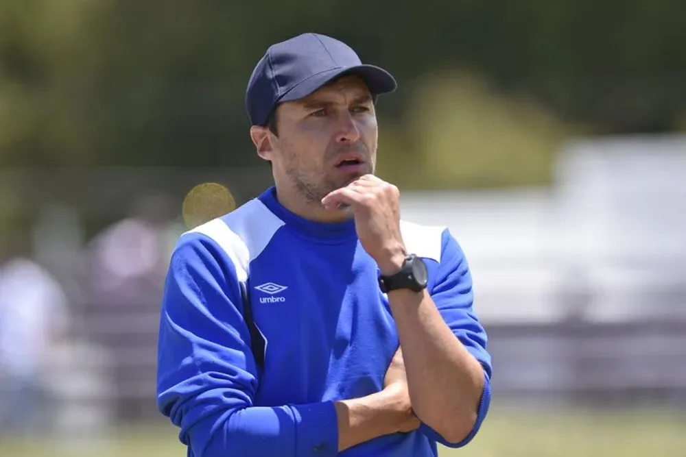 Alexander Medina, un DT fogueado en tercera división que afronta el reto de dirigir al primero.