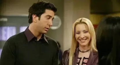 David Schwimmer y Lisa Kudrow como Ross y Phoebe en Friends