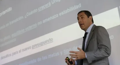 Oddone: se debe abandonar piloto automático en política económica