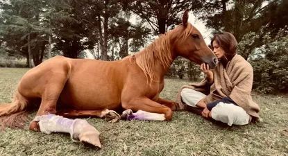 Rhona Mitra en su espacio en Uruguay