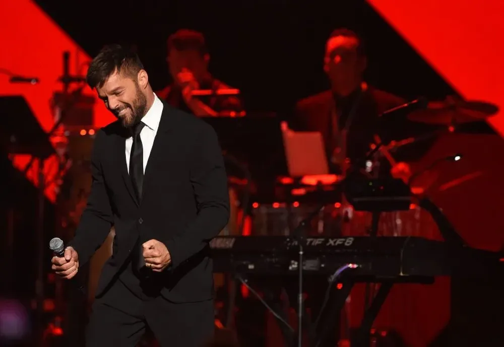 Carlos Vives también cantó en cena de gala.