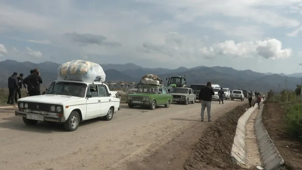 La recuperación de Nagorno-Karabaj por Azerbaiyán motivó el desplazamiento de la casi totalidad de los 120.000 habitantes de origen armenio.