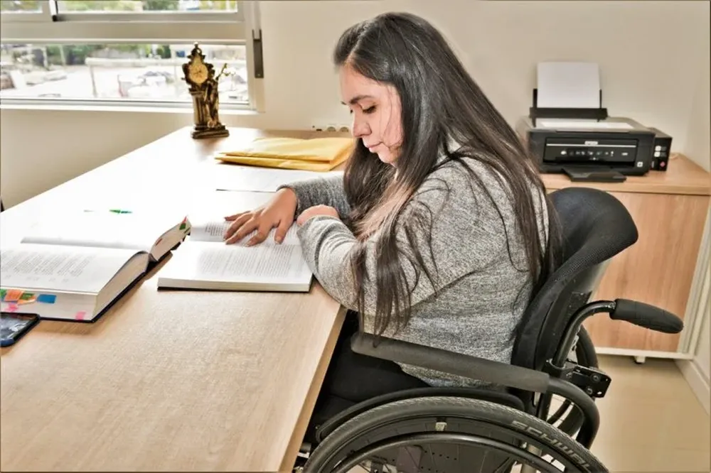 La primera niña Teletón de Uruguay se recibió de abogada a pesar de los pronósticos negativos y las dificultades.