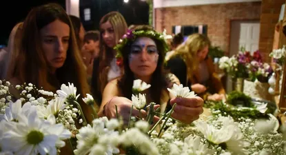 absolut invita a imaginar un mundo transformado por una gota de amor
