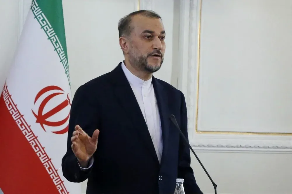 El ministro iraní de Relaciones Exteriores, Hosein Amir Abdolahian, en rueda de prensa con su homólogo indio, Subrahmanyam Jaishankar, en Teherán.
