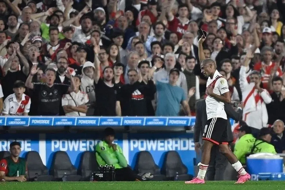 La salida de Nicolás De La Cruz