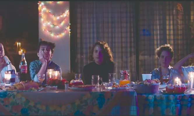 Niña Lobo en el videoclip de Fin de año