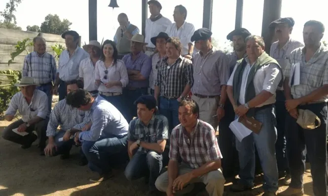 Los cabañeros y los consignatarios este viernes en La Santina