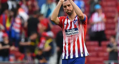 Antes de sumarse a la selección, Godín juega su último partido con Atlético en Israel