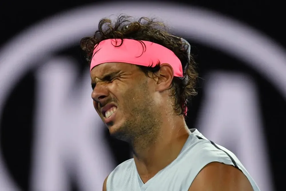 El gesto de dolor de Nadal al dejar el Abiierto de Australia por una lesión