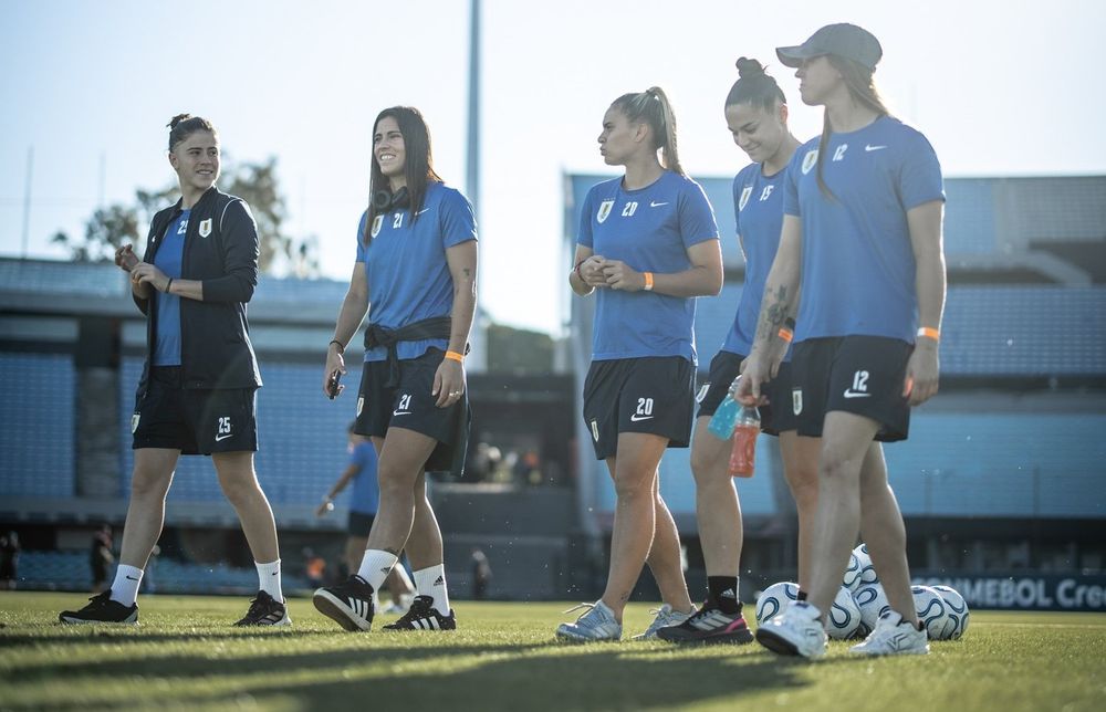 Reconocimiento de campo de Uruguay en la previa del partido