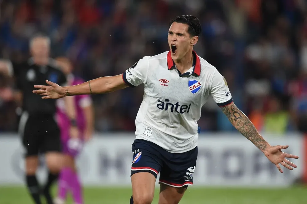 Ruben Bentancourt celebró así su gol ante Libertad de Paraguay
