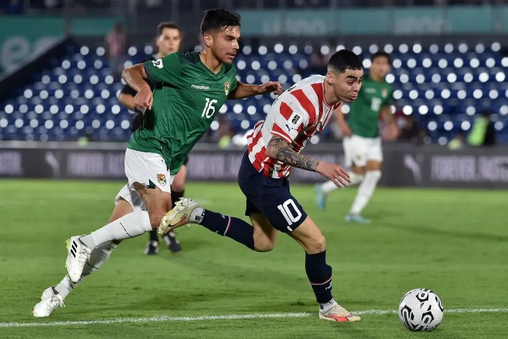 Almirón de Paraguay supera a Céspedes de Bolivia