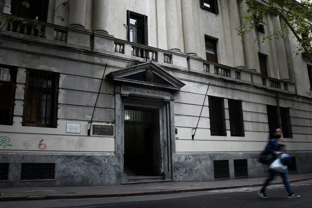 El gobierno espera cerrar con un déficit de 2,6% este año.