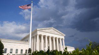 Del Obamacare a portales porno y libros LGBTQ+: las principales definiciones de la Corte Suprema de EEUU
