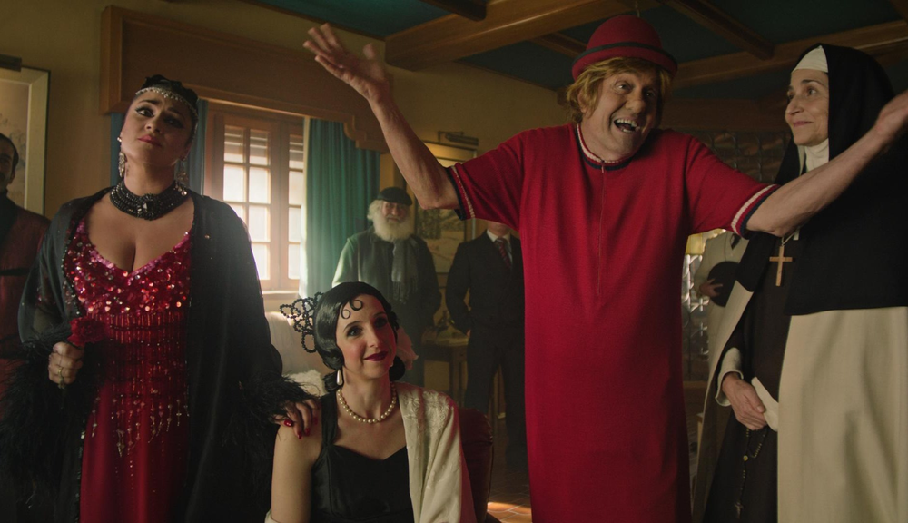 El saludo navideño de la empresa alimenticia Campofrio une a íconos de la cultura española.