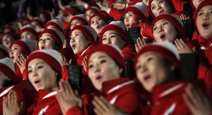 porristas coreanas: disciplina militar y supervision hasta para ir al bano