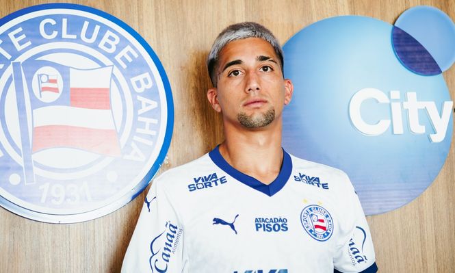Cristian Kike Olivera con la camiseta del Bahía