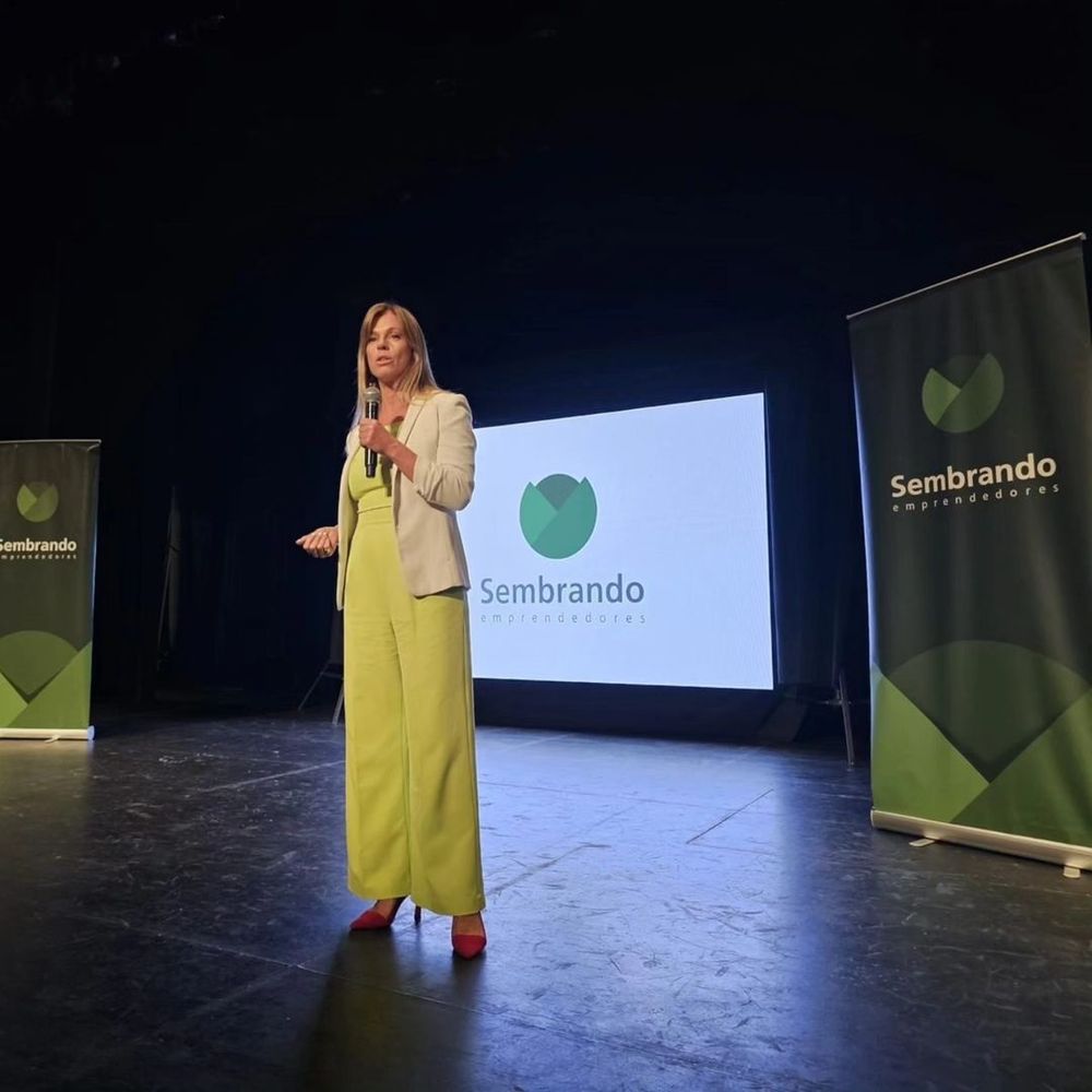 Lorena Ponce de León en una actividad del programa Sembrando&nbsp;