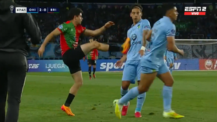 La patada de Leandro Suhr en el partido de Boston River ante OHiggins por Copa Sudamericana
