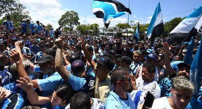 Los hinchas de Gremio a los pies de Luis Suárez