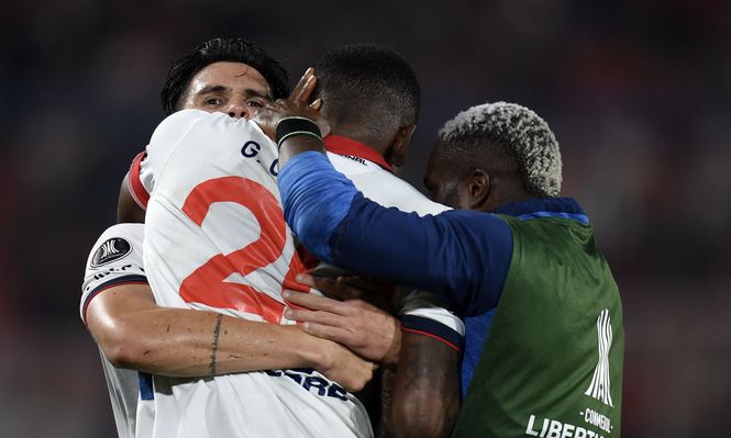 Bentancourt y Ebere celebran con Carneiro la noche goleadora del delantero