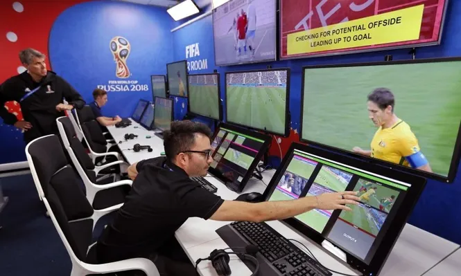 La FIFA presentó a la estrella del Mundial: el VAR