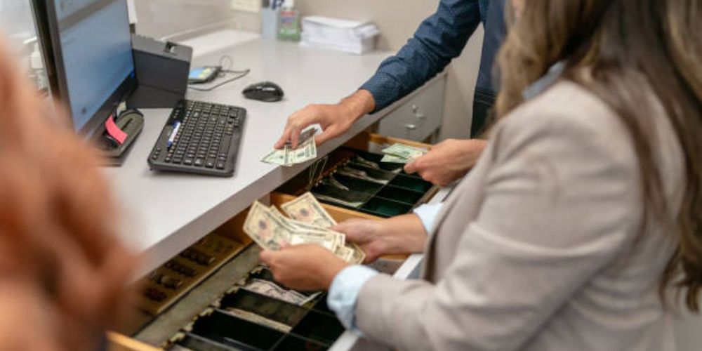 EMPLEADOS BANCARIOS.jpg