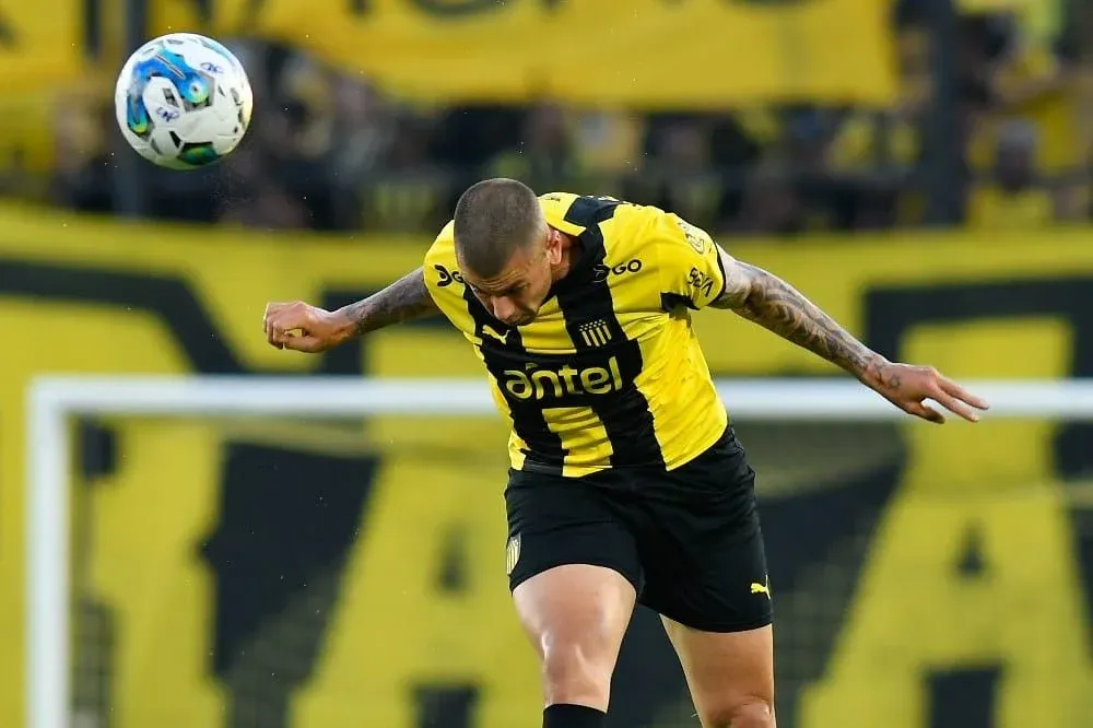 Léo Coelho de Peñarol Léo Coelho de Peñarol