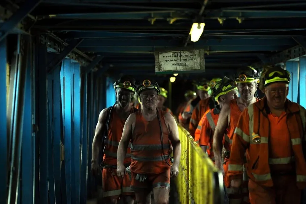 Los mineros del carbón terminan el turno final antes del cierre de la mina de carbón de Kellingley en Yorkshire, norte de Inglaterra