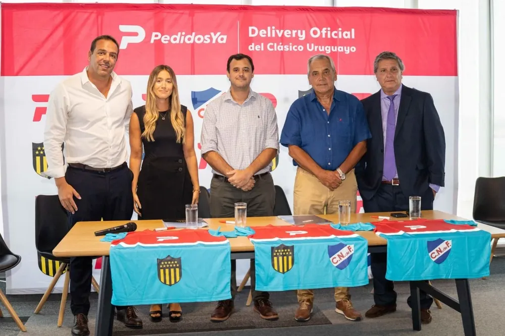 La firma del convenio entre PedidosYa, Peñarol y Nacional