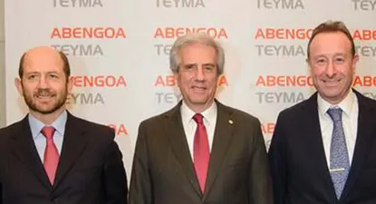 Alejandro Fynn, Tabaré Vázquez y Brandon Kaufman en la celebración de los 35 años de la empresa, en julio pasado